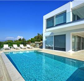 4 bedroom villa with pool and sea view in Perithia, Corfu, sleeps 9